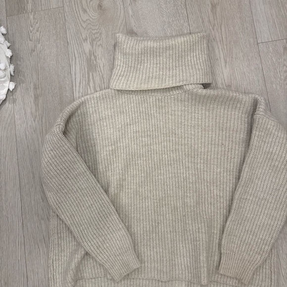 Nasty Gal Soft Beige Turtleneck Sweater S - Picture 2 of 9